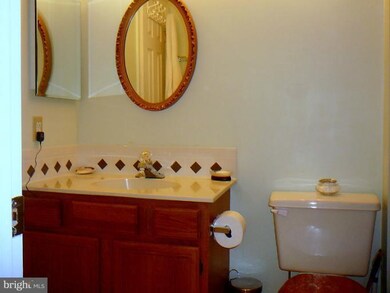 1120 Huntmaster Terrace NE unit 302, Leesburg, VA 20176 - photo 2