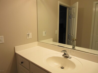8027 Aspen Glen Dr unit 8027, Louisville, KY 40228 - photo 4
