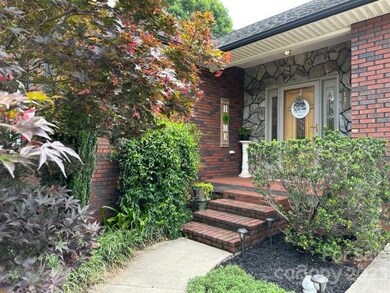 130 Fairgate Dr, Statesville, NC 28625 - photo 2