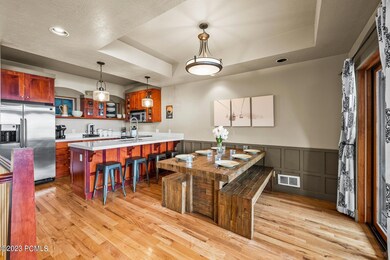 6_Kitchen-Dining_1800x1200_4029157