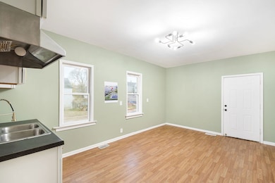 8524 S Buffalo Ave, Chicago, IL 60617 - photo 3