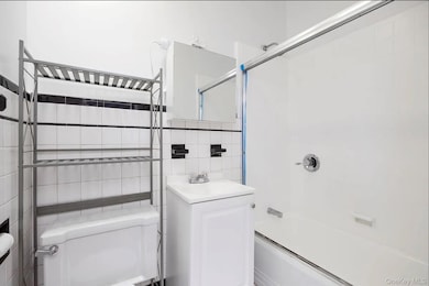 7152 68th St unit 2R, Glendale, NY 11385 - photo 7