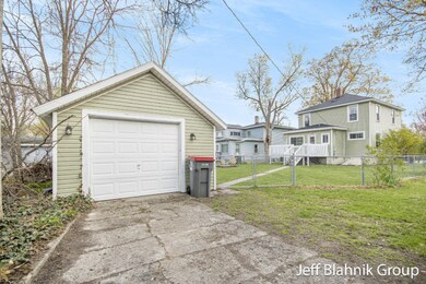 212 N Hudson St SE, Lowell, MI 49331 - photo 3