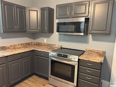 1013 E 6th St, Davenport, IA 52803 - photo 7