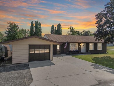 208 E Columbia St, Andrews, IN 46702 - photo 2