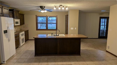 1408 Country Club Dr, Pleasant Hill, MO 64080 - photo 3