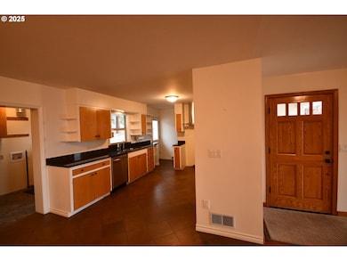 2534 W 10th St, the Dalles, OR 97058 - photo 6