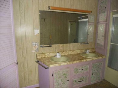 Master Bath/Spa.
