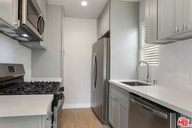 4808 Saturn St unit 3, Los Angeles, CA 90019 - photo 7