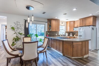 22 kitchen and dining