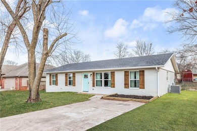 214 NW L St, Bentonville, AR 72712 - photo 2