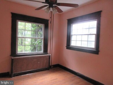 942 Upland Ave, Reading, PA 19607 - photo 4