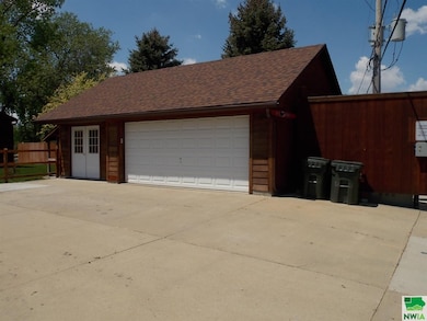 Heated, with 80 amp electric service, upstairs sto