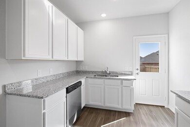 1605 Luke St, Ennis, TX 75119 - photo 6