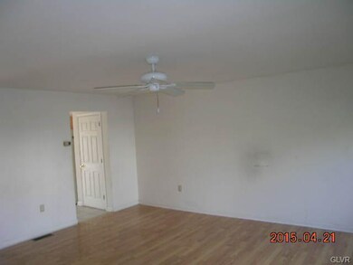 713 Bach Ct, Freemansburg, PA 18017 - photo 4