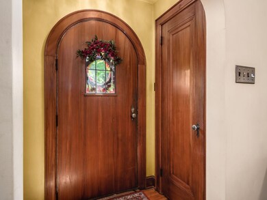 843 Vernon Rd, Columbus, OH 43209 - photo 2