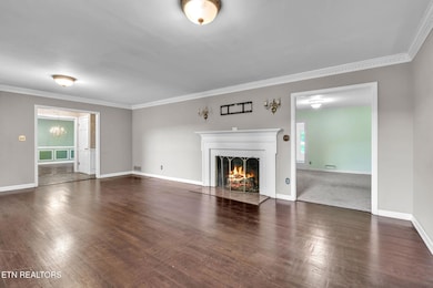 622 S Charles G Seivers Blvd, Clinton, TN 37716 - photo 3