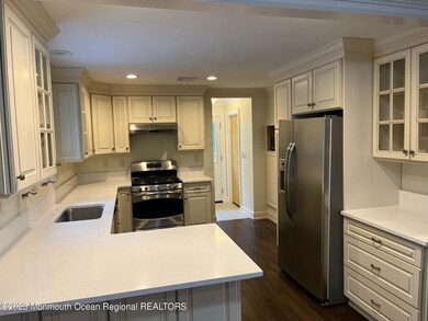 94 Bridgewaters Dr, Oceanport, NJ 07757 - photo 5