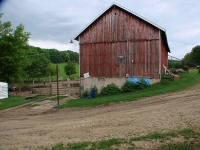 N8439 Smith Rd, Brooklyn, WI 53521 - photo 3