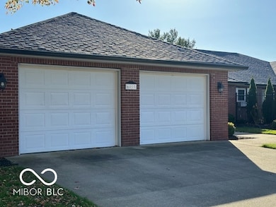 6055 S Stratton Ct, Columbus, IN 47203 - photo 3