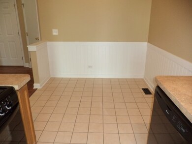 993 Viewpoint Dr, Lake In the Hills, IL 60156 - photo 4