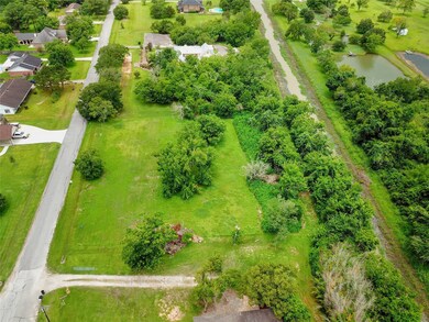 102 Canal Dr, Friendswood, TX 77546 - photo 5