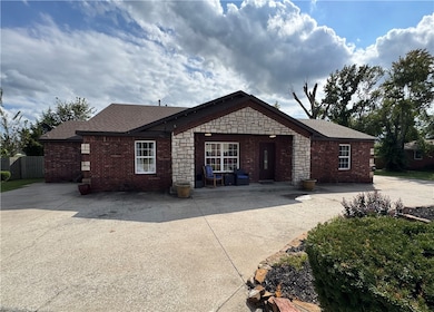 1610 W Olive St, Rogers, AR 72756 - photo 3