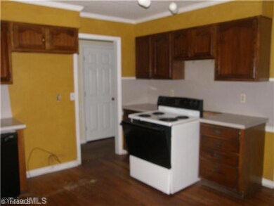 1812 Dantzler Rd, High Point, NC 27265 - photo 4