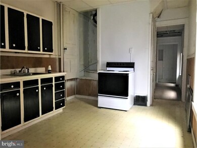 425 Chestnut St, West Reading, PA 19611 - photo 7