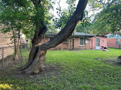 2506 Garwood Dr, Houston, TX 77091 - photo 4