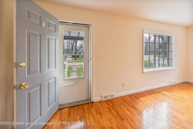 517 N Dexter Dr, Lansing, MI 48910 - photo 2