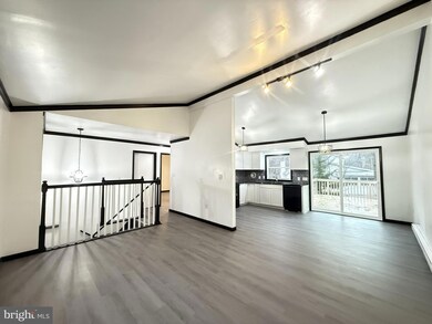 8066 Red Squirrel Dr, Tobyhanna, PA 18466 - photo 5