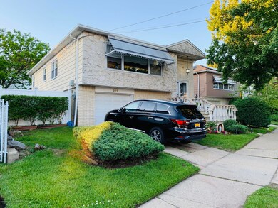 922 Bard Ave, Staten Island, NY 10301 - photo 2