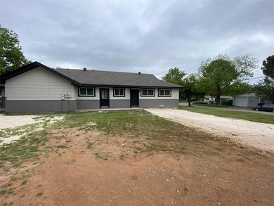 1101 W Lone Star Ave unit B, Cleburne, TX 76033 - photo 4