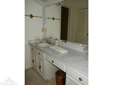 1740 Wellington Rd unit 210, Lansing, MI 48910 - photo 5