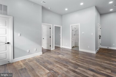 342 W Queen Ln unit 3, Philadelphia, PA 19144 - photo 5