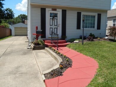 2885 Oaklawn St.