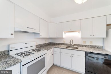 3027 Hickory Grove Ct, Fairfax, VA 22031 - photo 7