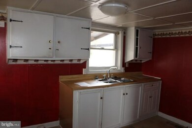 14223 Oak Springs Rd, Hagerstown, MD 21742 - photo 2