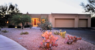 6817 N Corte Calabaza