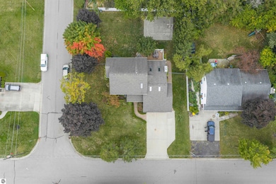 1303 E Chippewa St, Mount Pleasant, MI 48858 - photo 4