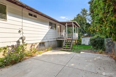 1818 Gary St NE, East Wenatchee, WA 98802 - photo 4