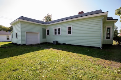 301 E North St, Bourbon, IN 46504 - photo 4