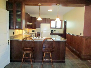 Kitchen with breakfast bar