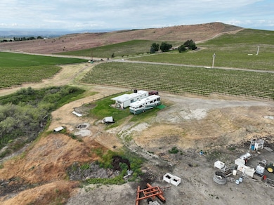 2020 Vintage Rd, Zillah, WA 98953 - photo 6