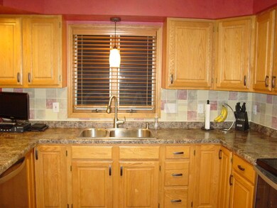 2434 Glen Cir, Grand Forks, ND 58201 - photo 4