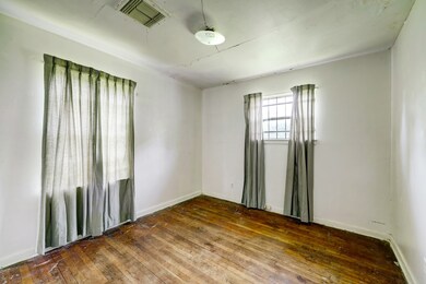 7432 Yoe St, Houston, TX 77016 - photo 5