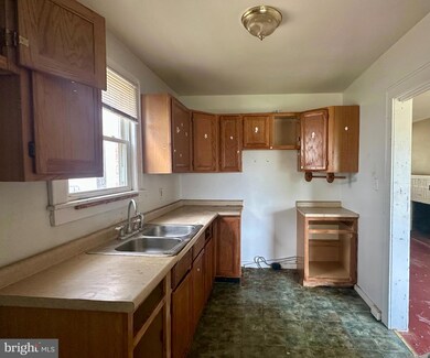 816 Elmwood Ln, Cumberland, MD 21502 - photo 6