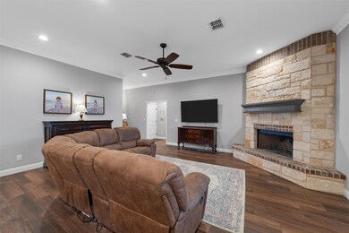 717 Wintergreen Dr, Hewitt, TX 76643 - photo 6