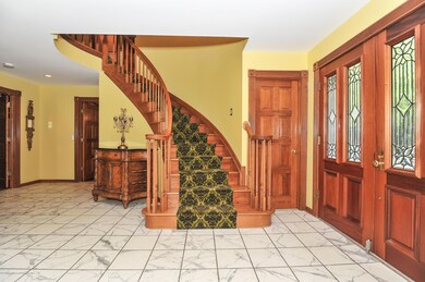 Foyer - Staircase - Picture 6